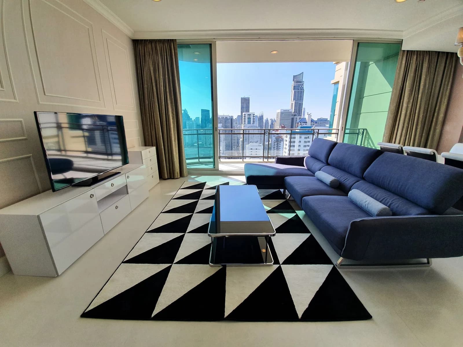 Royce Private Residences — photo 2
