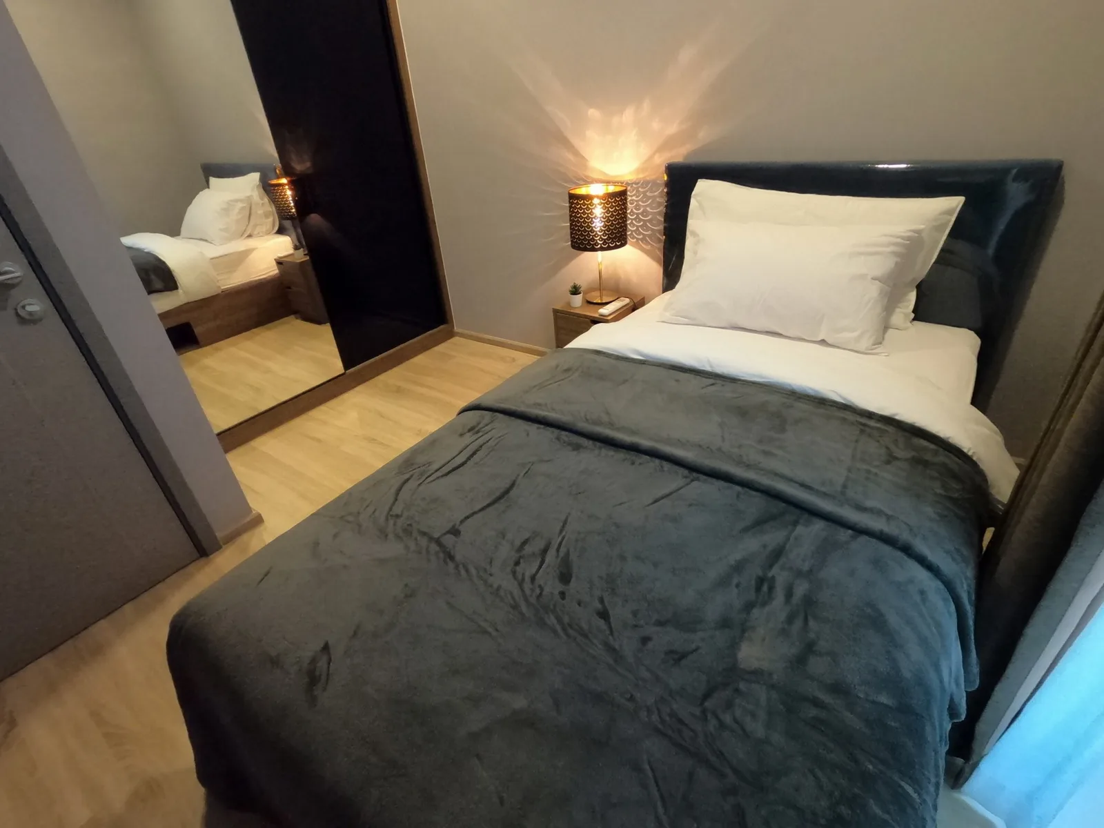 Taka Haus Ekamai 12 — photo 11