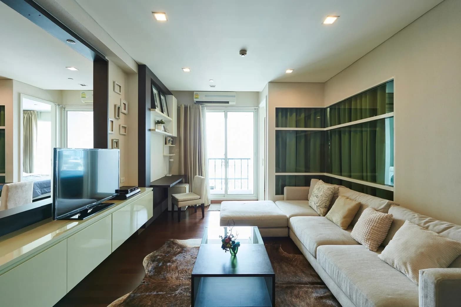 Ivy Thonglor — photo 2