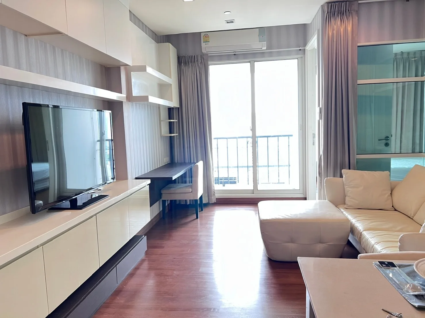 Ivy Thonglor — photo 2