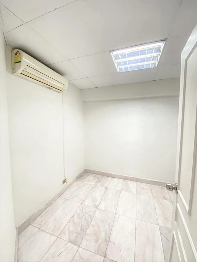 Thonglor Tower — photo 12