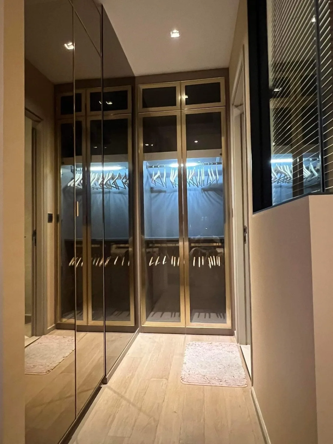 Ashton Silom — photo 3