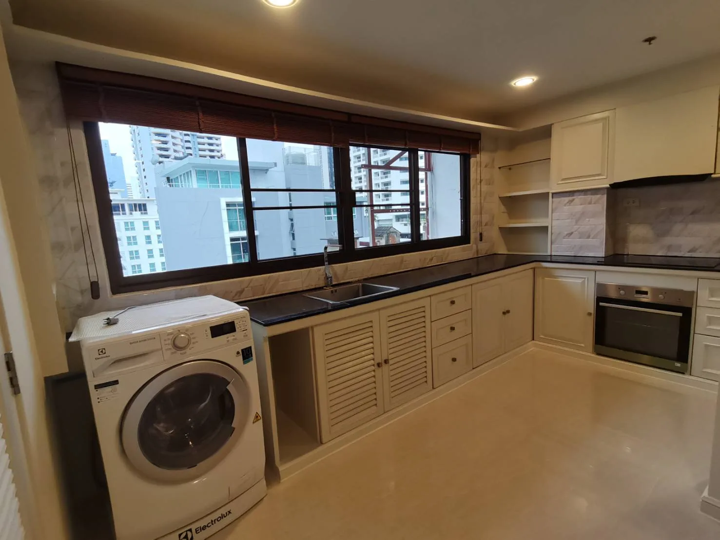 M Tower Apartment — photo 7