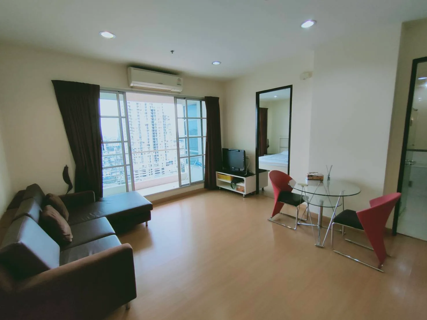 Baan Klang Krung Siam - Pathumwan — photo 1