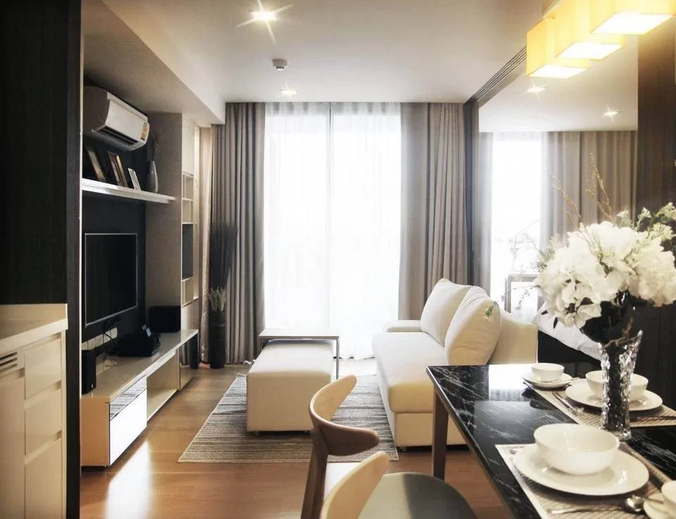 LIV@49 — photo 1