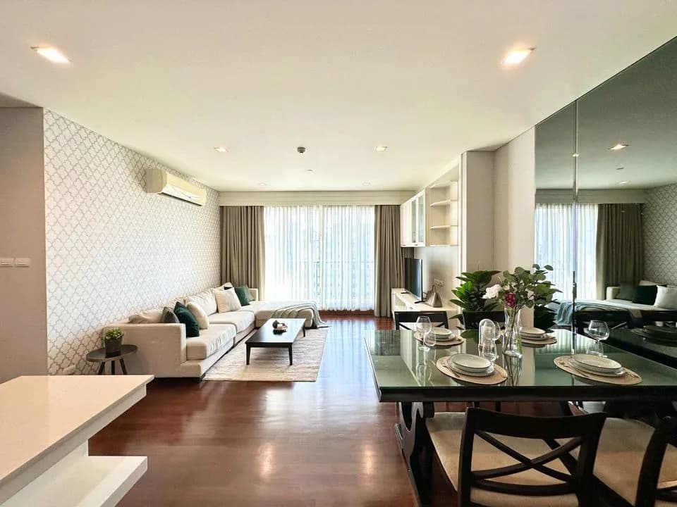 Ivy Thonglor — photo 1