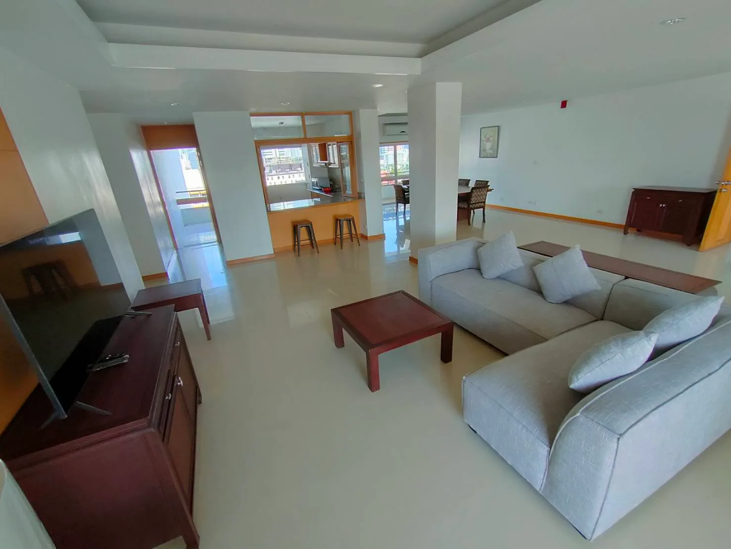 Esmeralda Apartments — photo 2