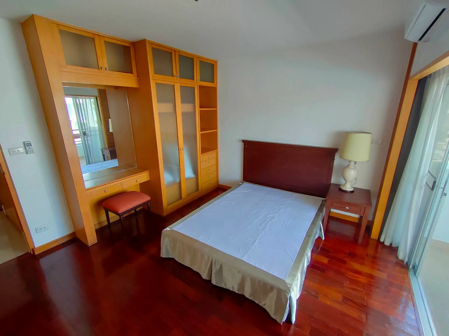 Esmeralda Apartments — photo 8