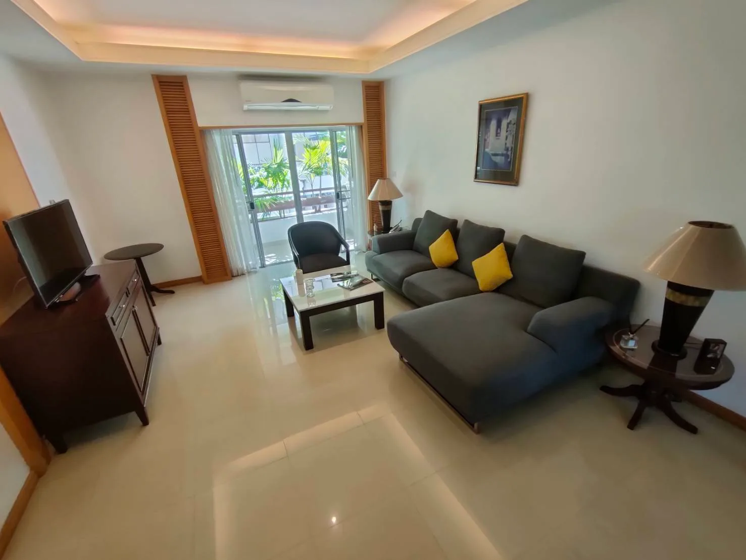 Esmeralda Apartments — photo 2