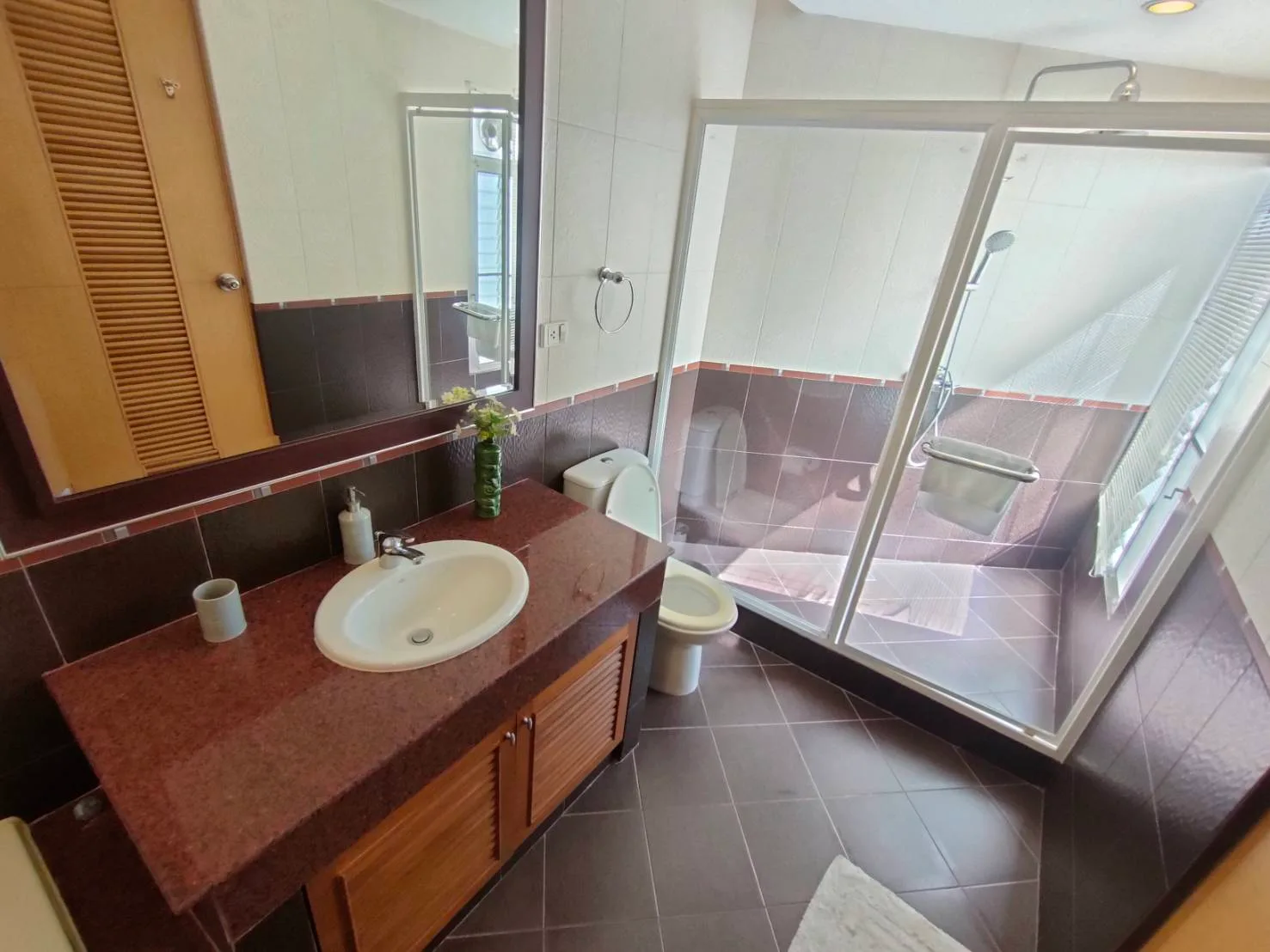 Esmeralda Apartments — photo 12