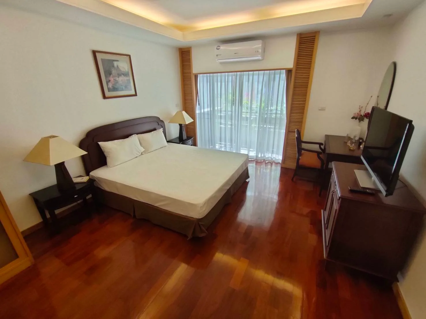 Esmeralda Apartments — photo 7
