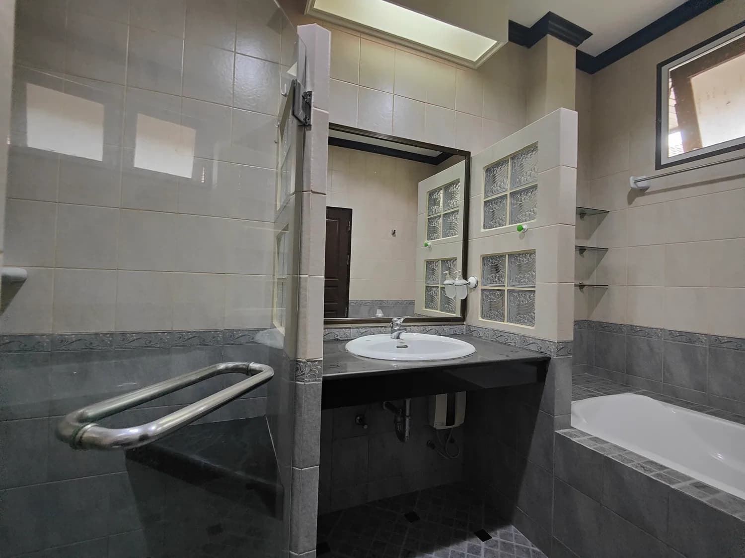 Single House Charoen Mit 25 — photo 17