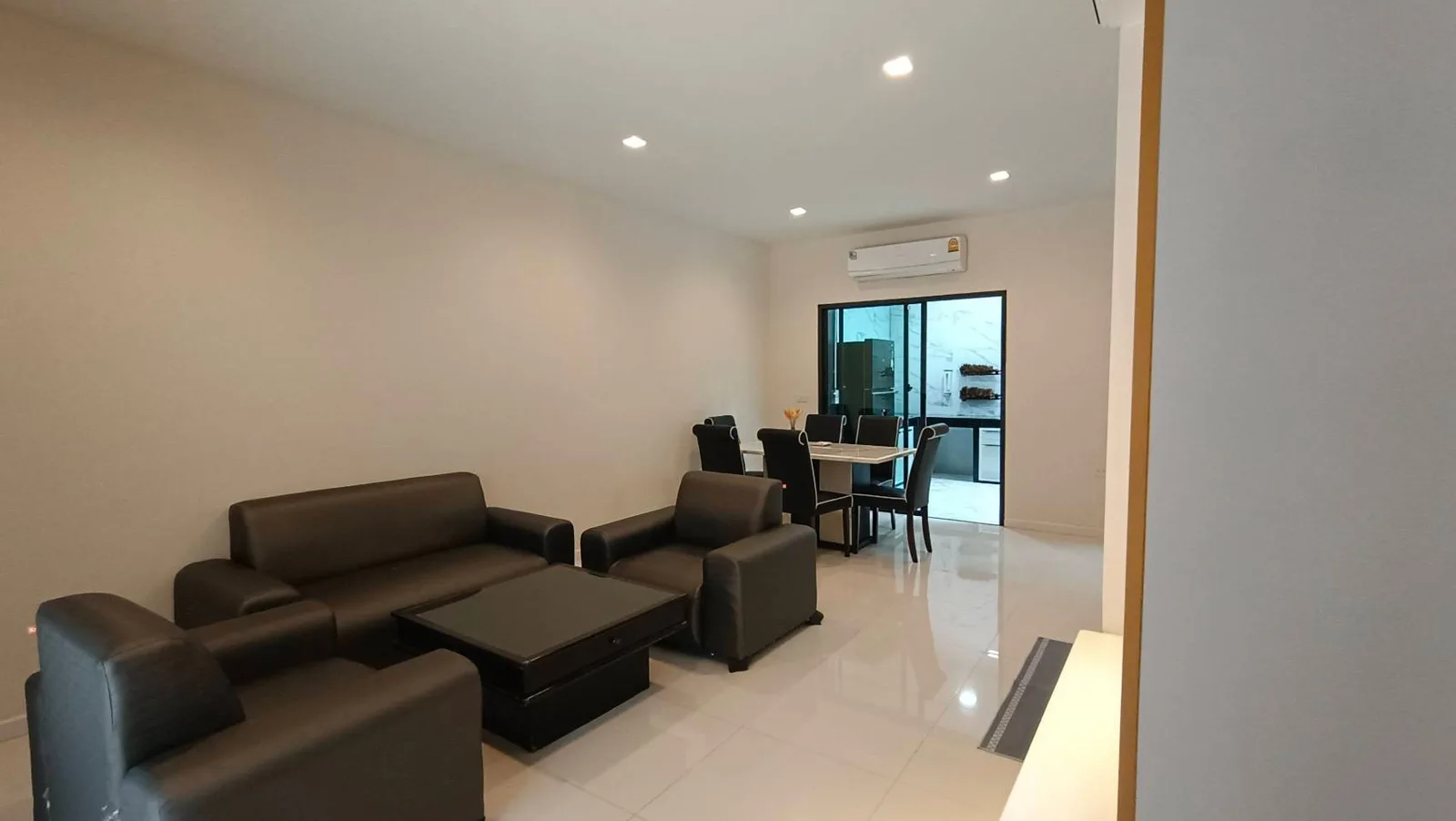 Townhome — photo 1