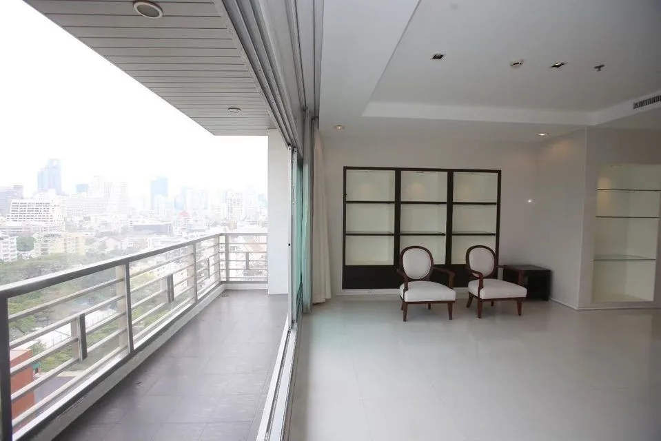 Royal Residence Park — photo 12