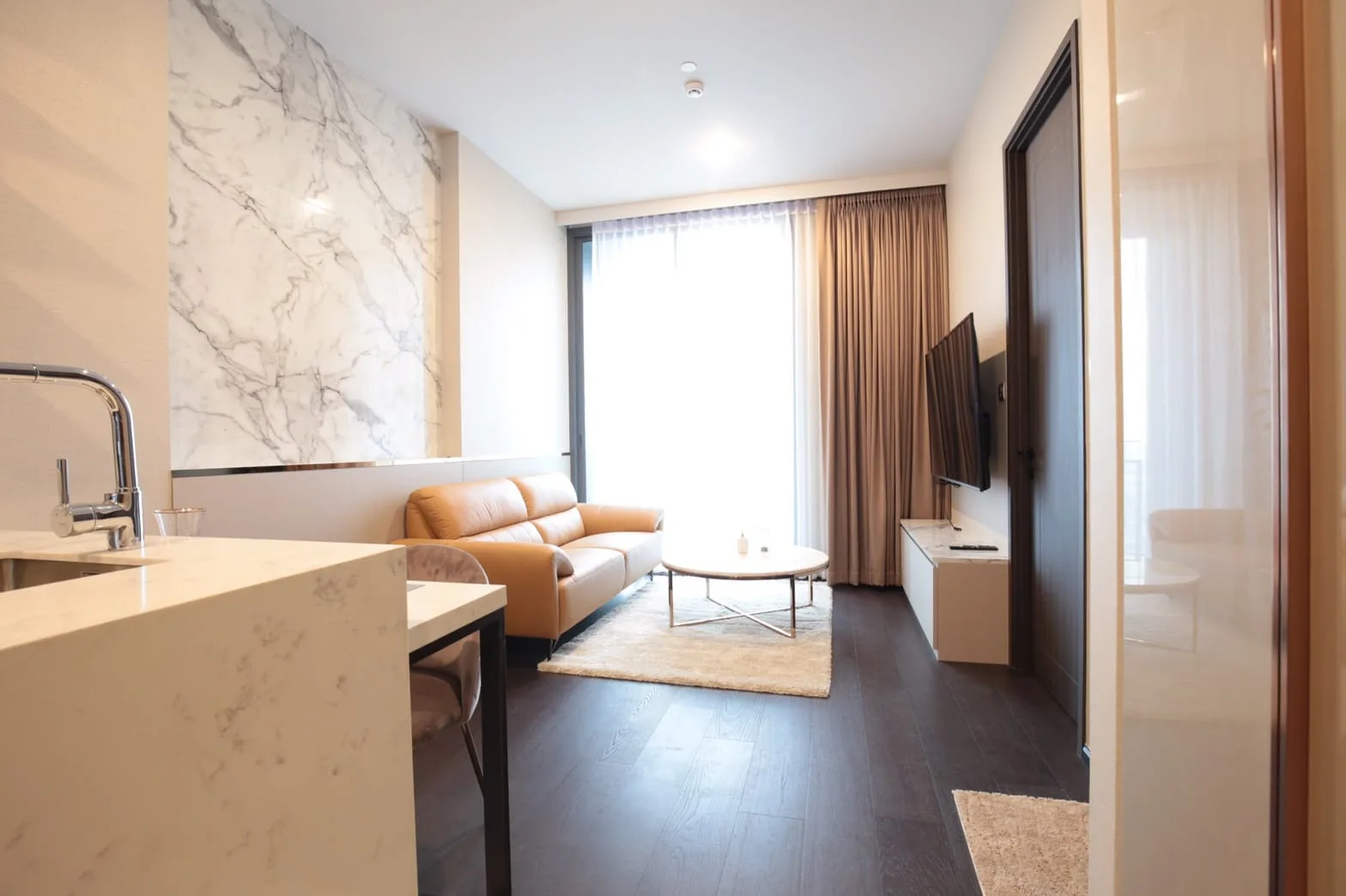 Laviq Sukhumvit 57 — photo 1