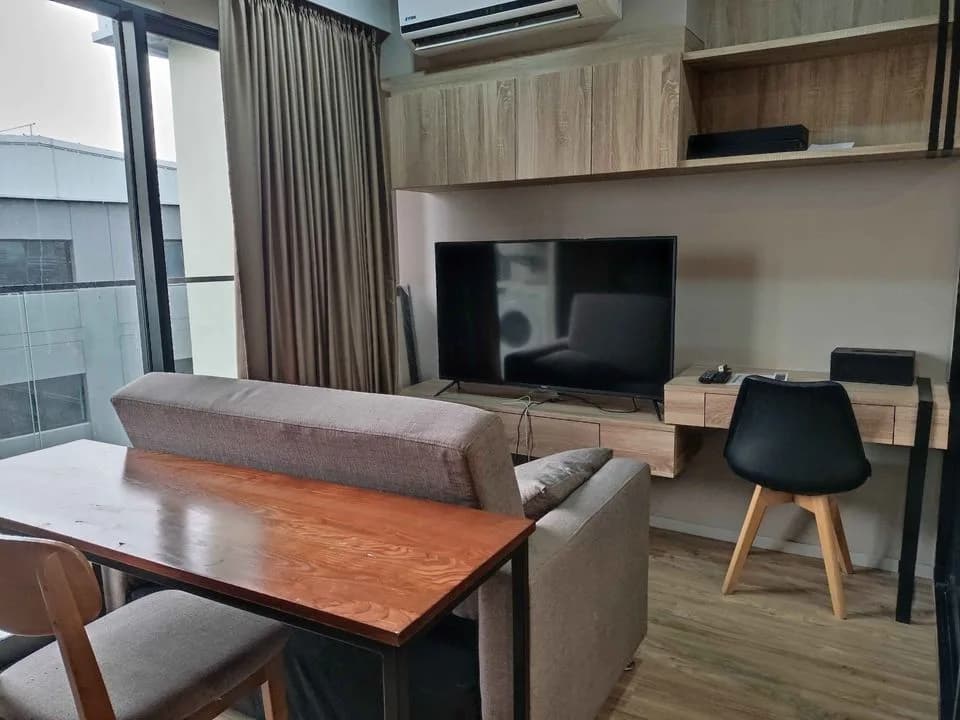 Blossom Condo @ Sathorn - Charoenrat — photo 1