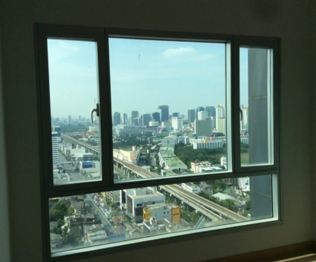 Thru Thonglor — photo 1
