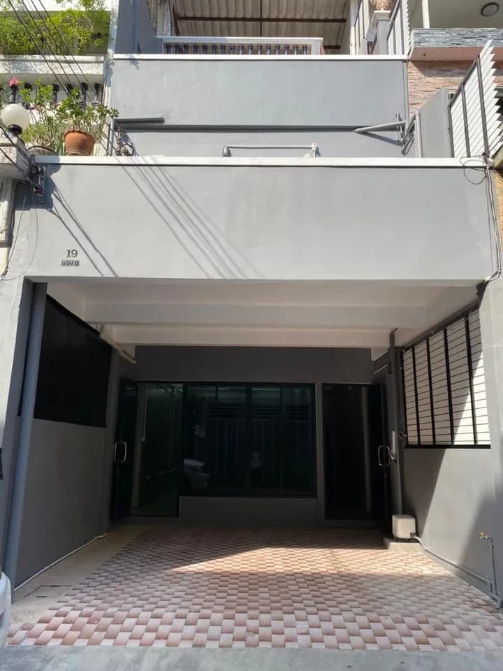 Office Sathorn 9 — photo 1