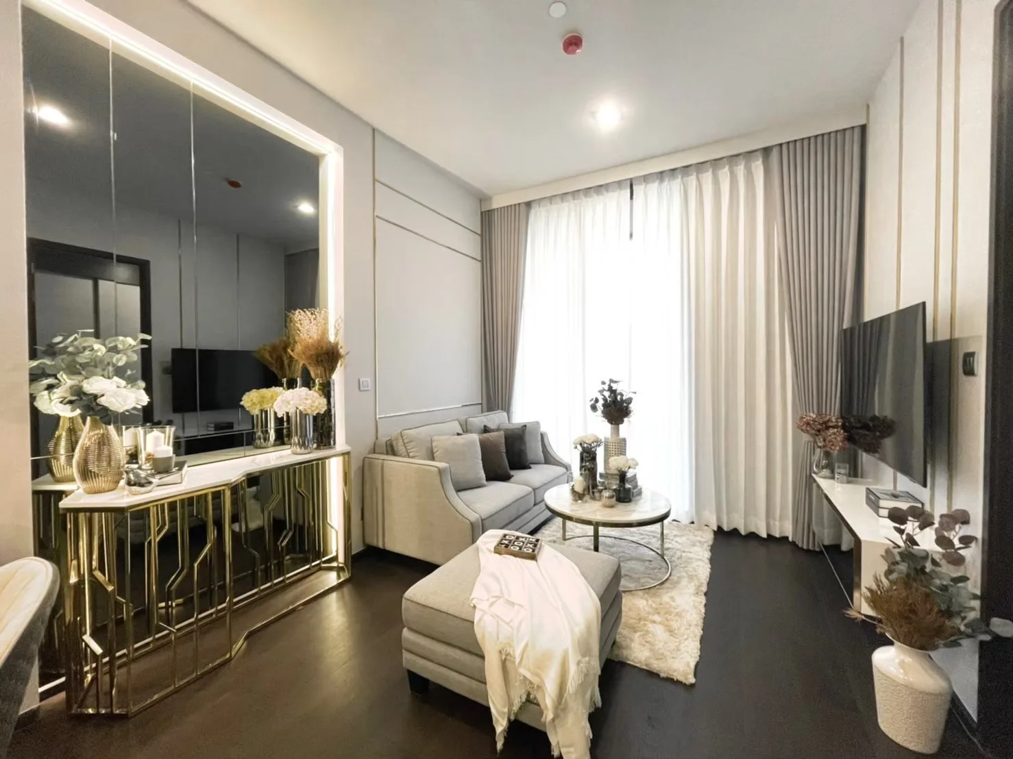 Laviq Sukhumvit 57 — photo 1