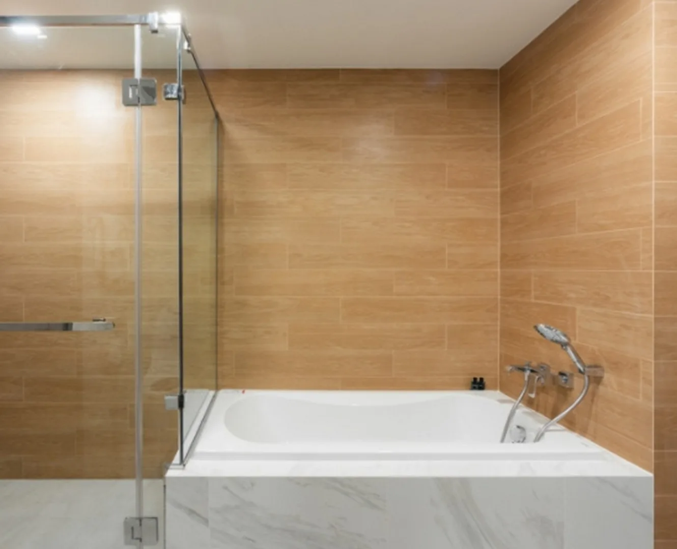 Taka Haus Ekamai 12 — photo 13