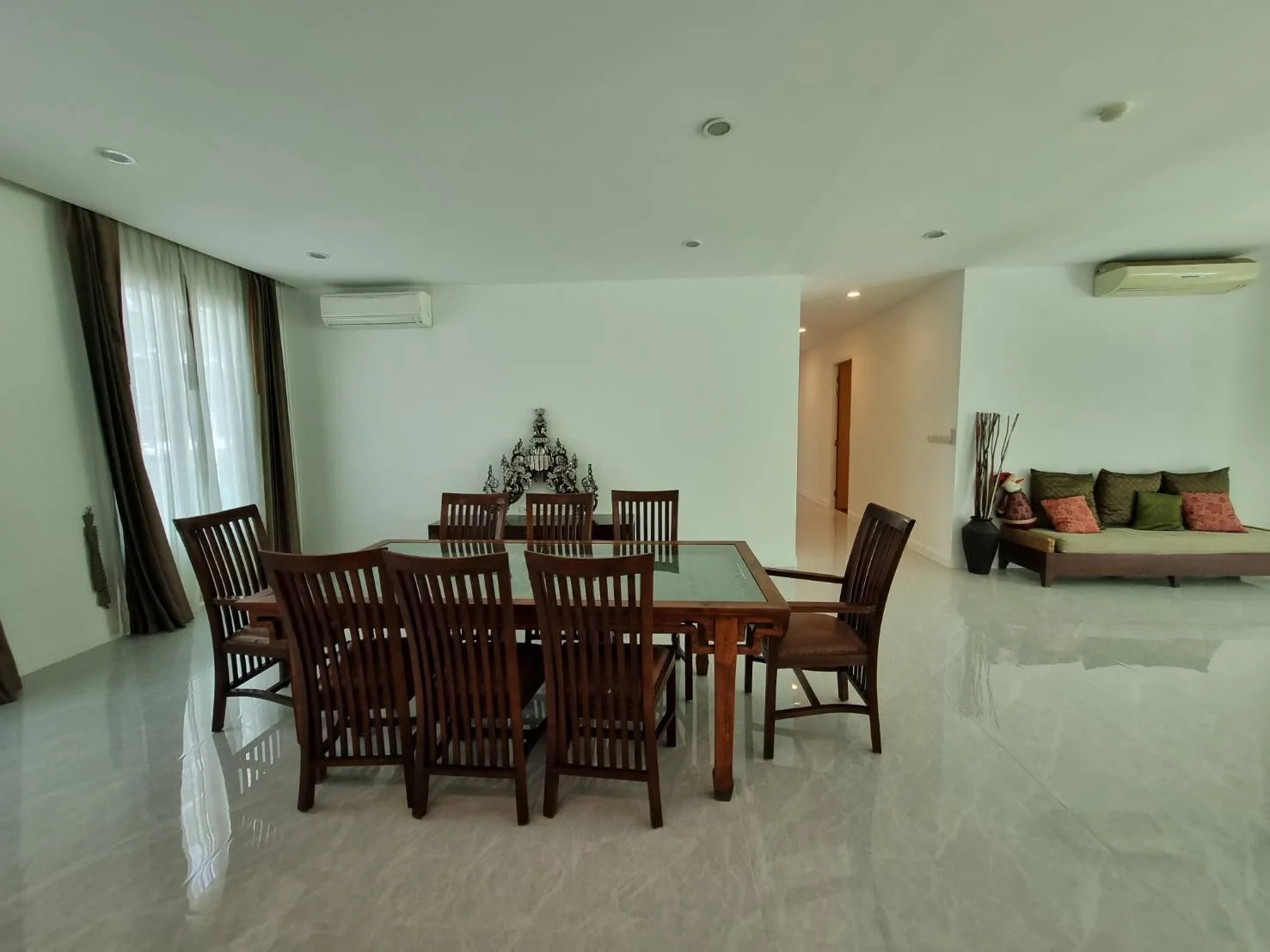 The Verandah - Sukhumvit Soi 23 — photo 1