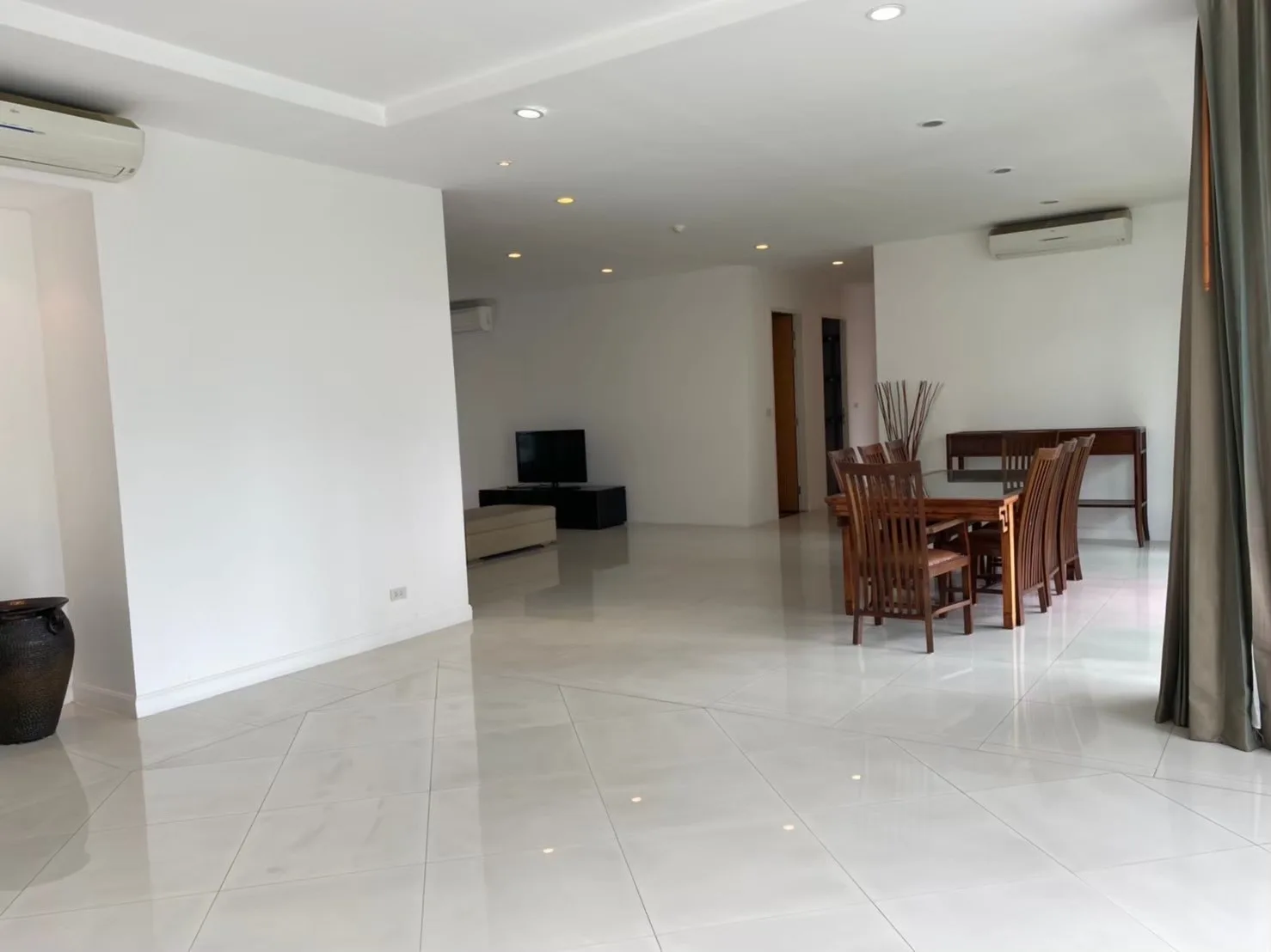 The Verandah - Sukhumvit Soi 23 — photo 3