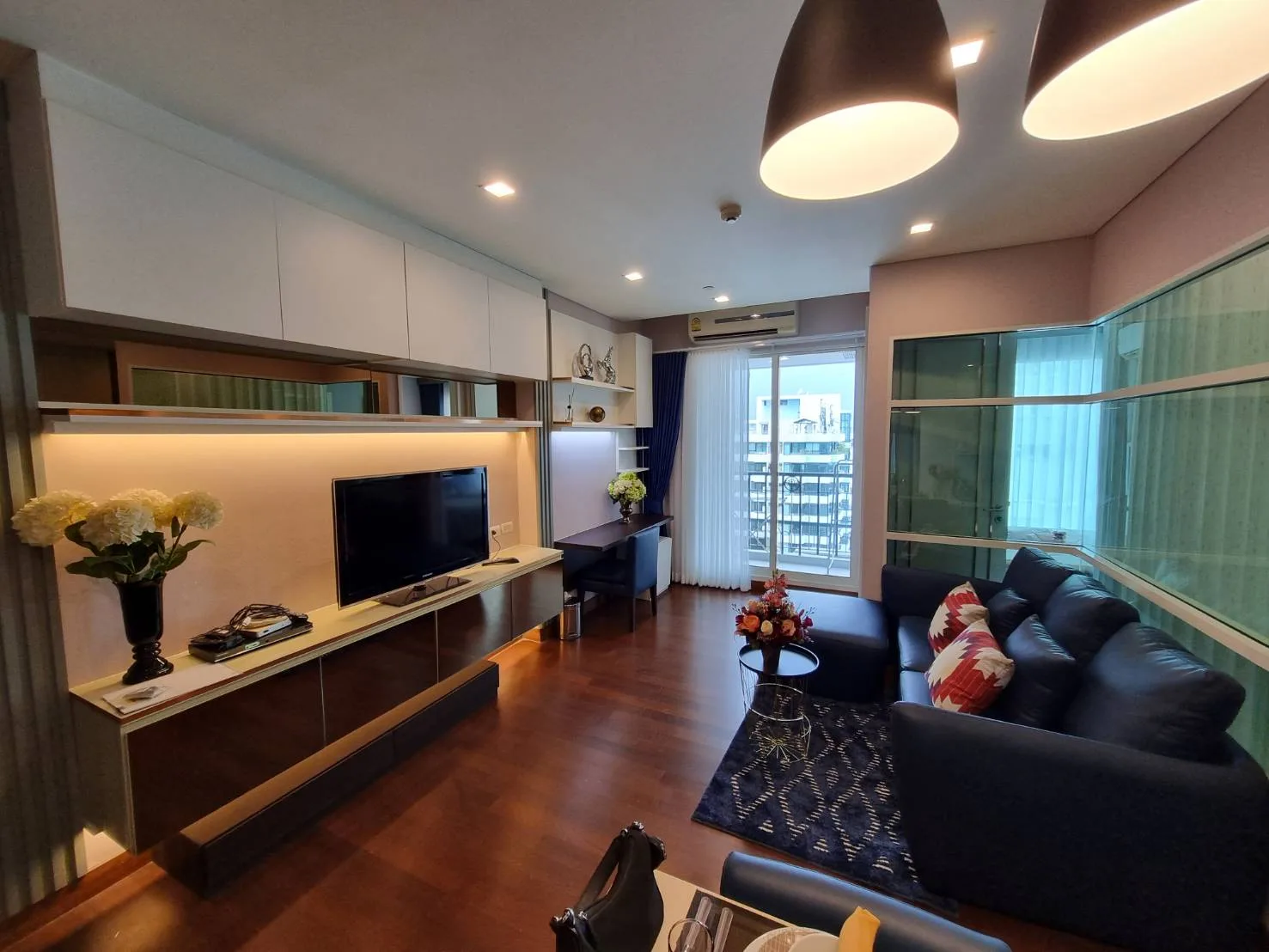 Ivy Thonglor — photo 2