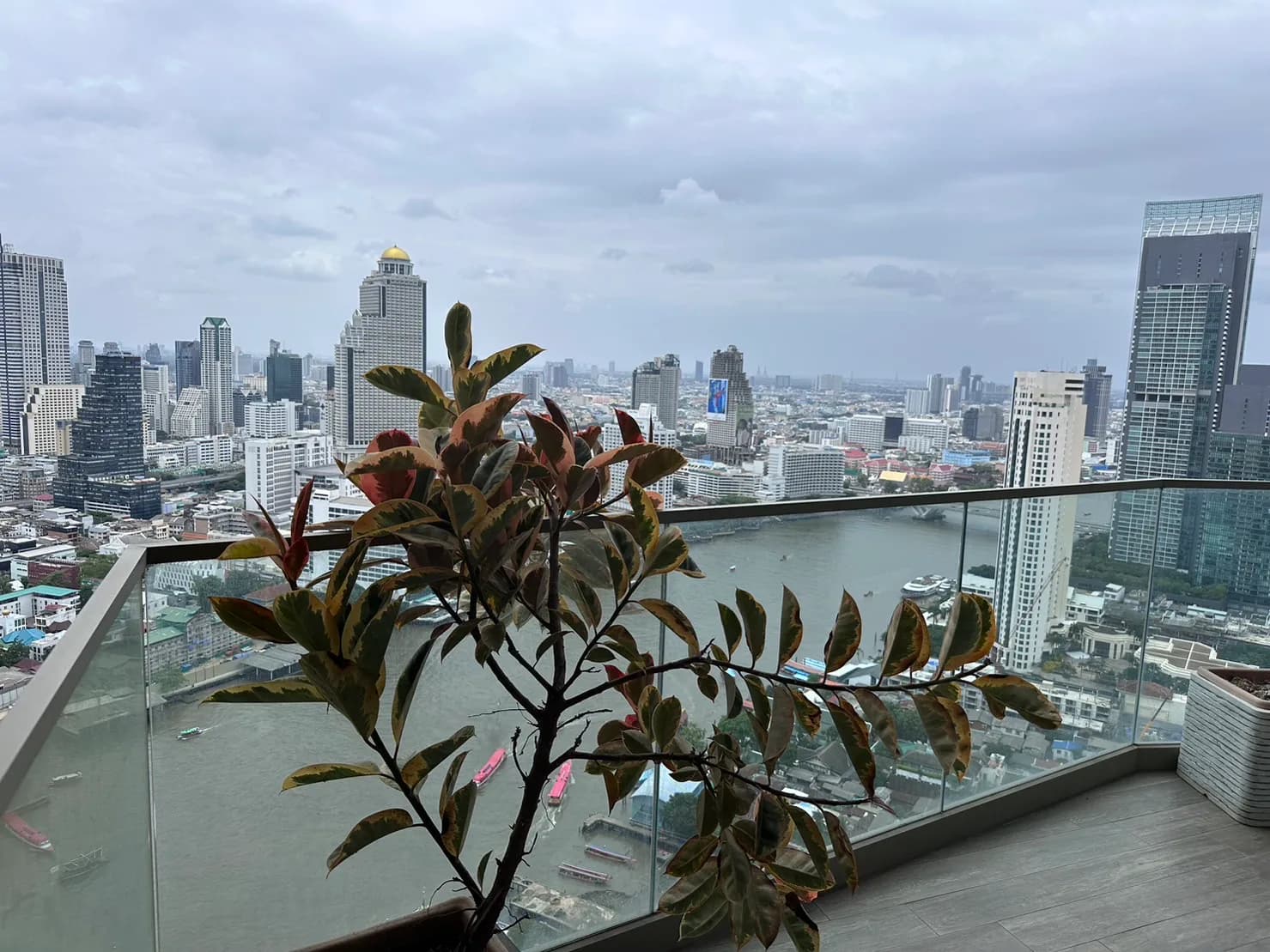 Magnolias Waterfront Residences — photo 9