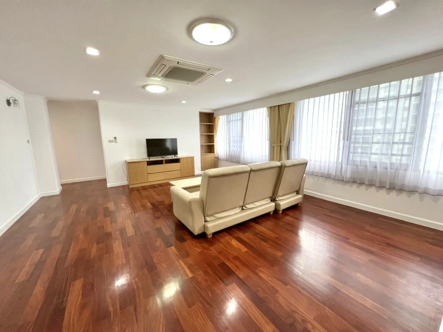 Acadamia Grand Tower — photo 2
