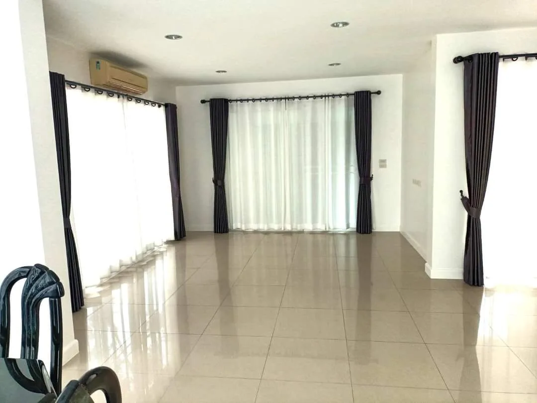 Bangkok Boulevard Rama 5 — photo 12
