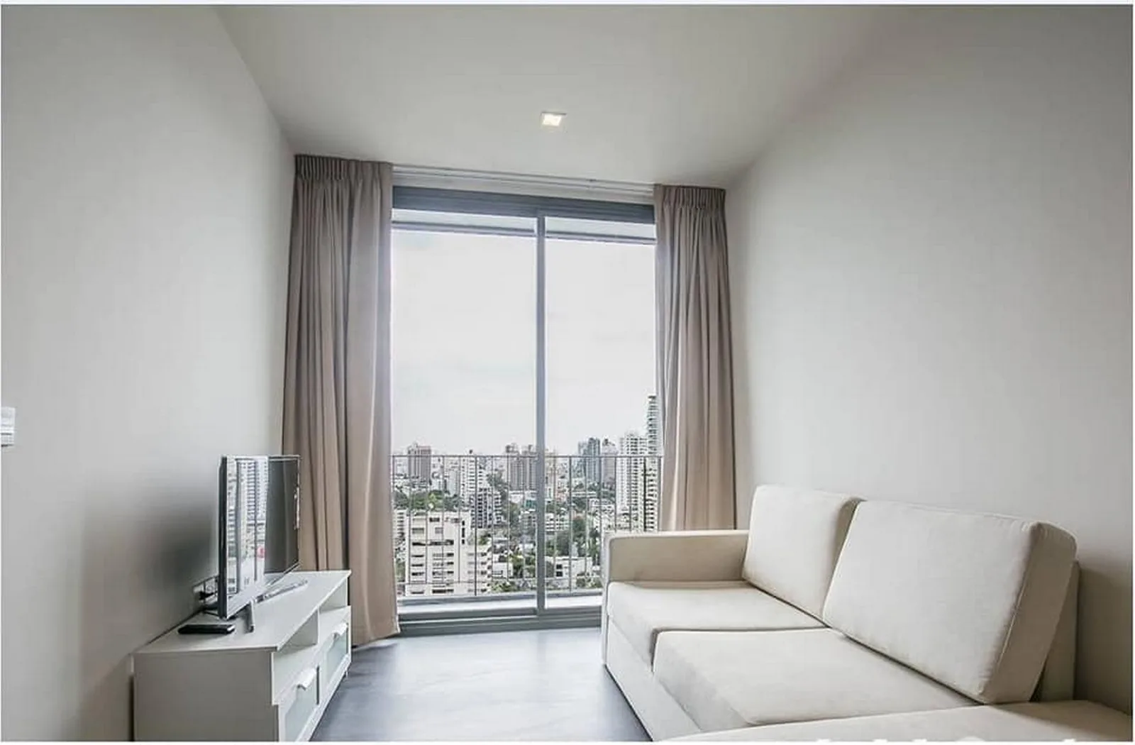 Edge Sukhumvit 23 — photo 1