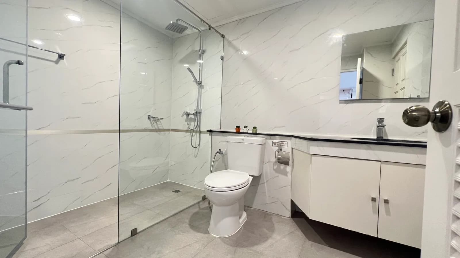 M Tower Apartment — photo 9