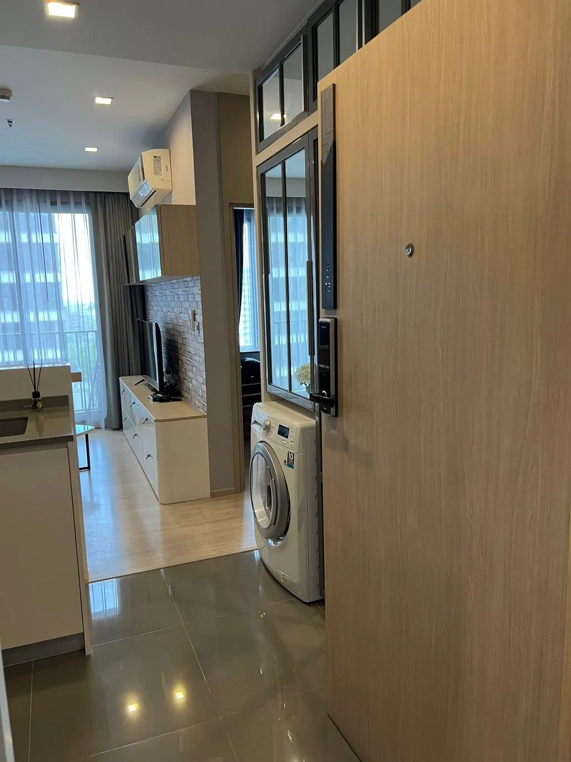 M Thonglor 10 — photo 2
