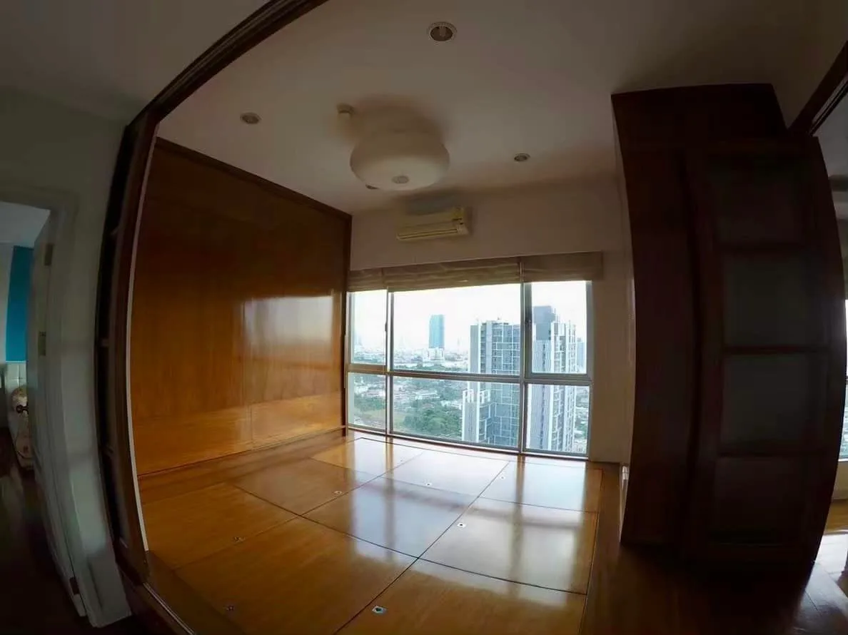 Hive Sathorn — photo 7
