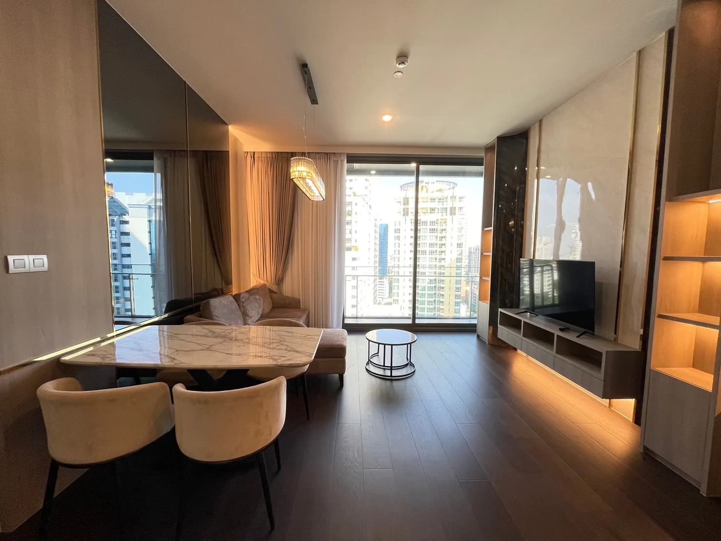 Laviq Sukhumvit 57 — photo 1