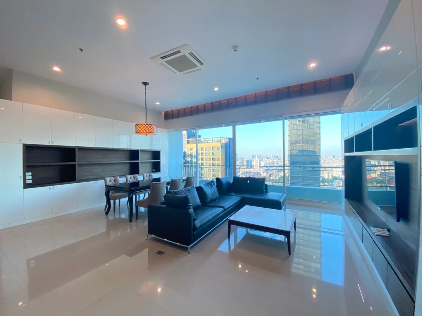 Circle Condominium — photo 1