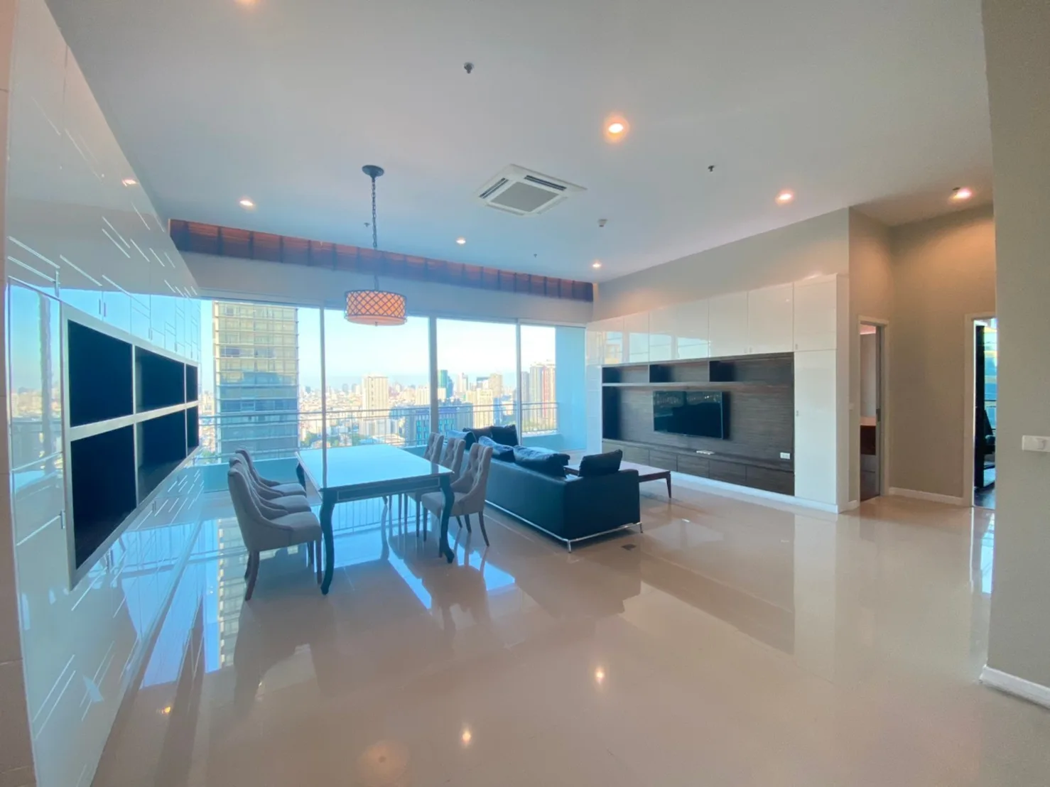 Circle Condominium — photo 2