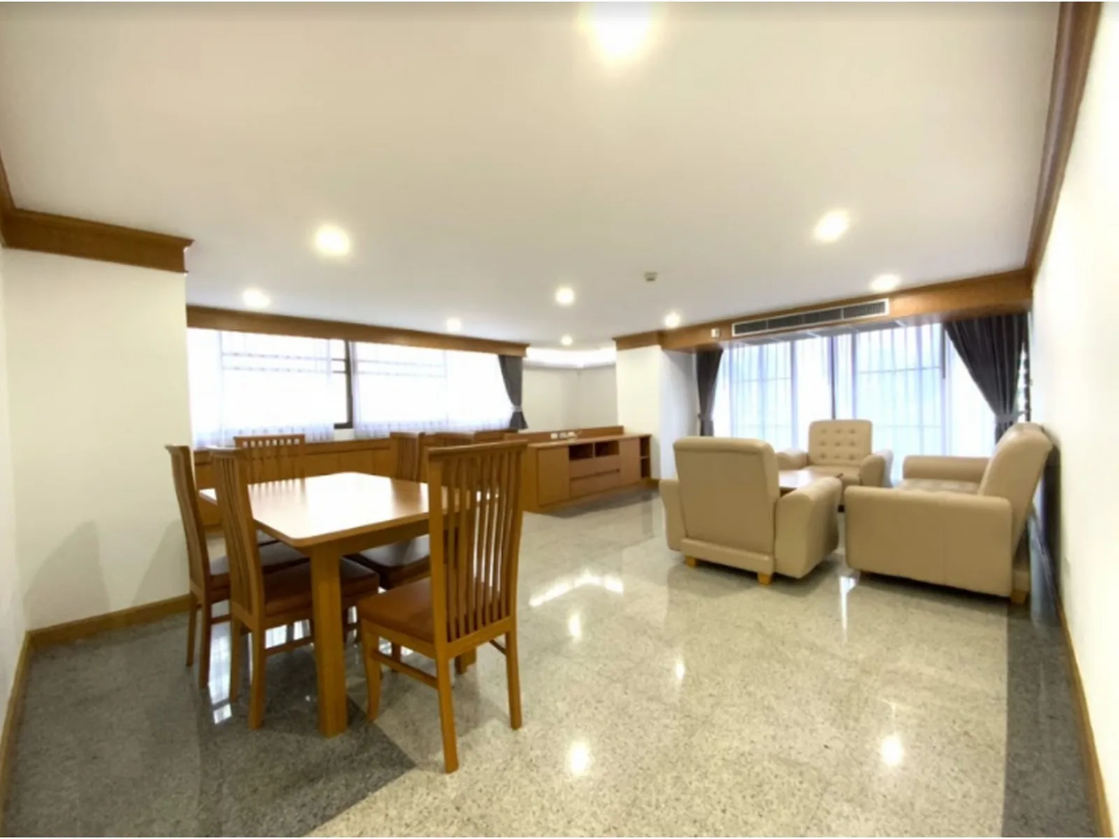 Supalai Place — photo 1