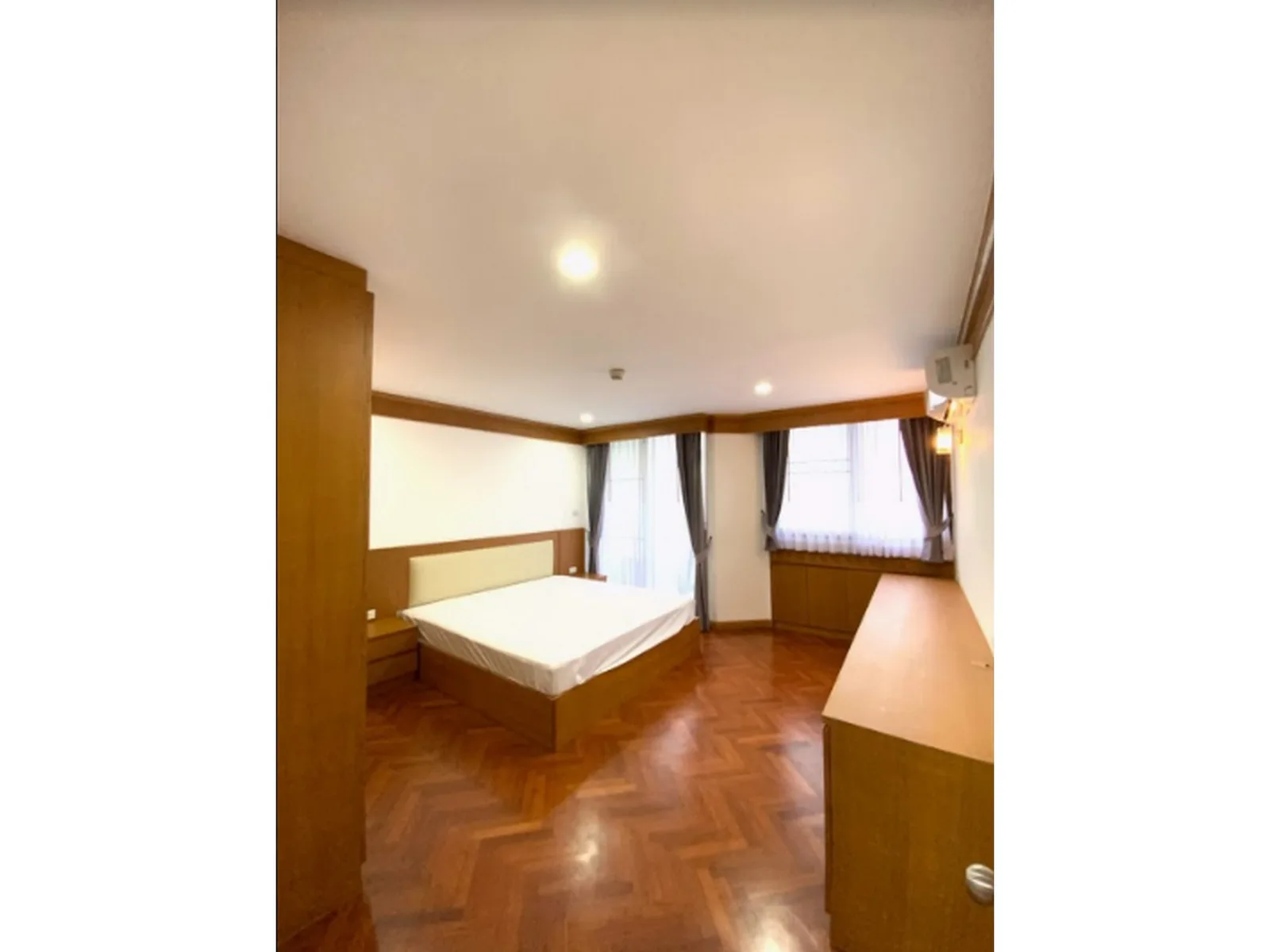 Supalai Place — photo 10