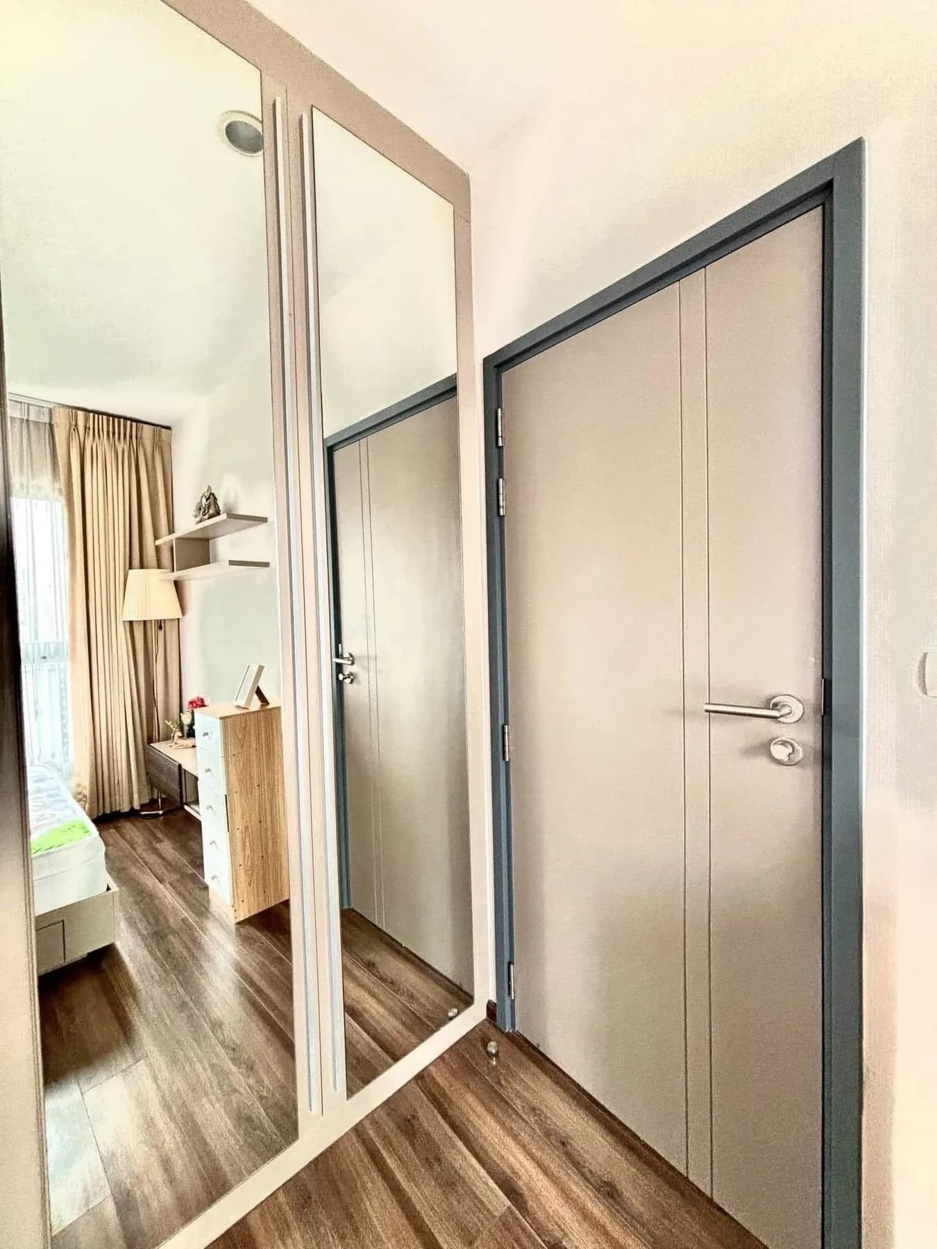 Teal Sathorn-taksin — photo 12