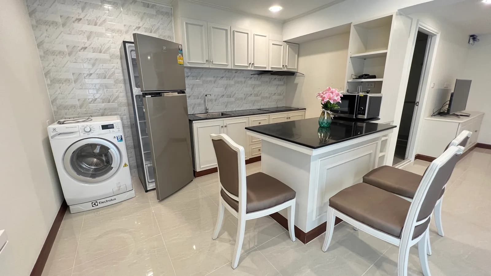 M Tower Apartment — photo 2