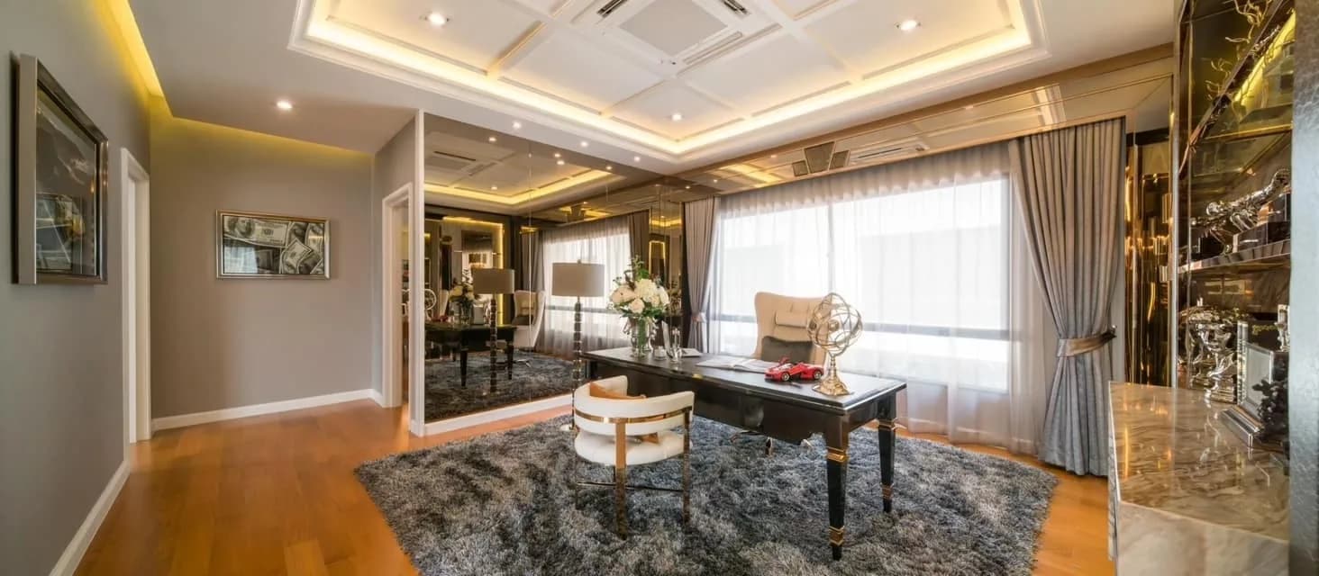 The Grand Lux — photo 8