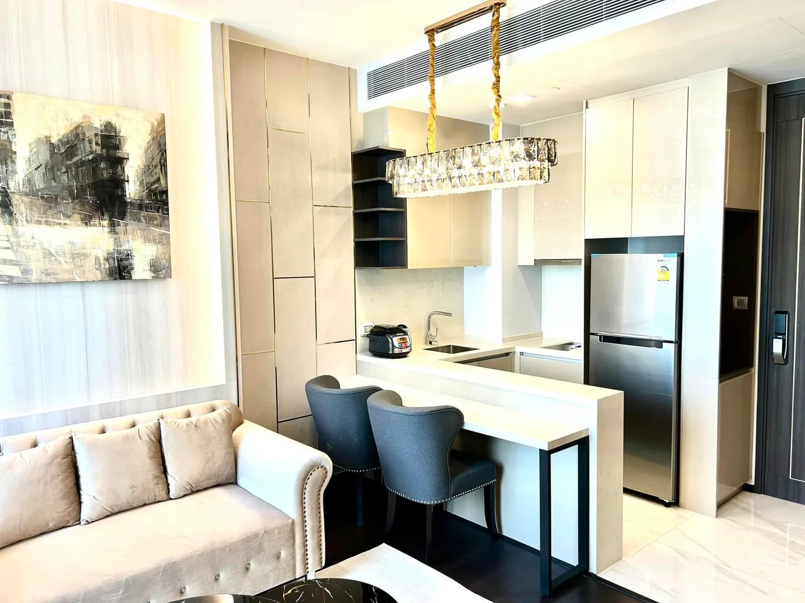 Laviq Sukhumvit 57 — photo 1