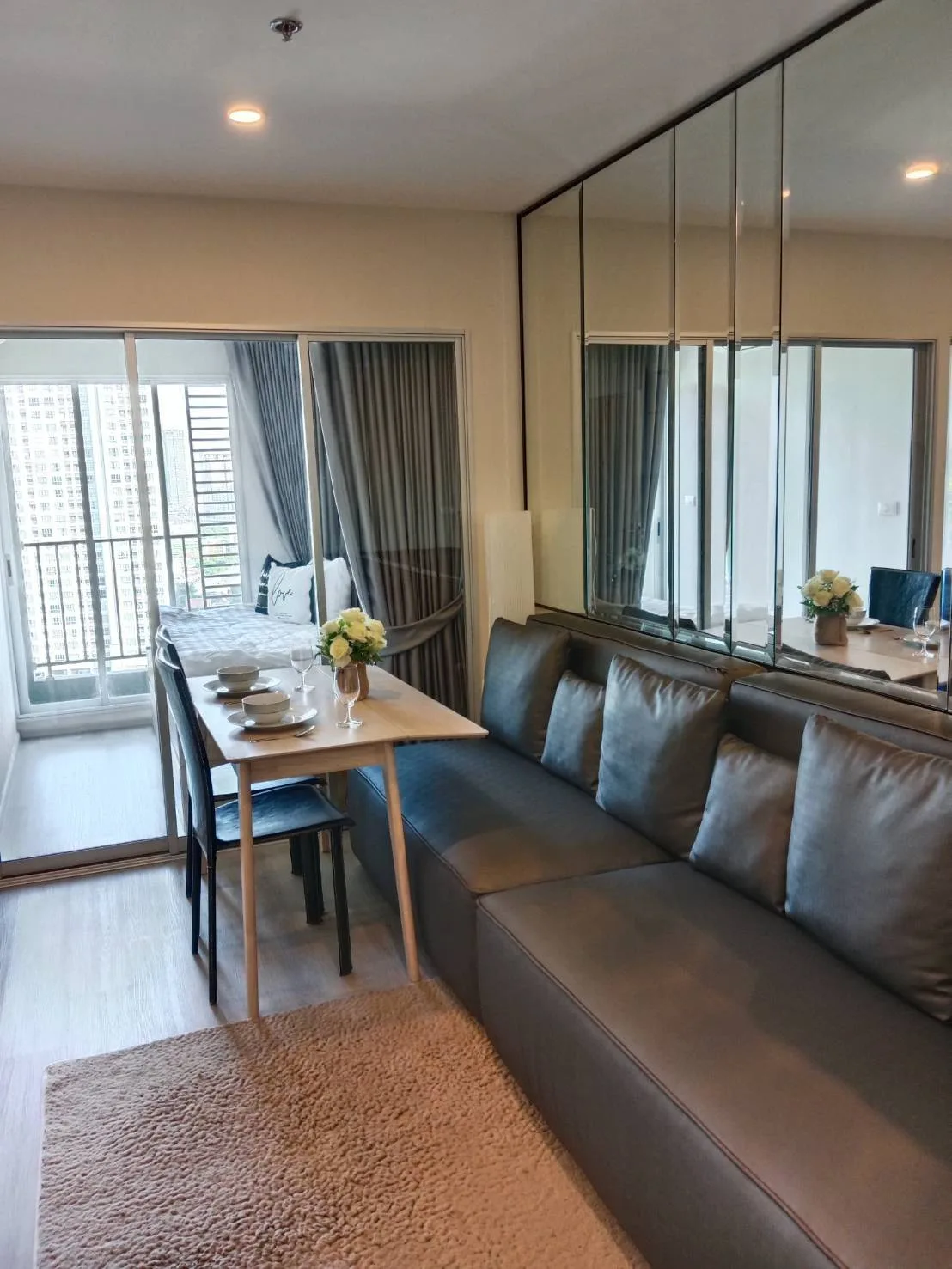 Elio Sathorn - Wutthakat — photo 1