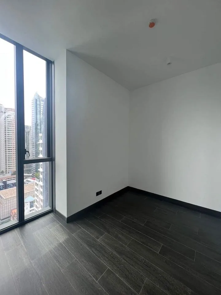 Tait Sathorn 12 — photo 3