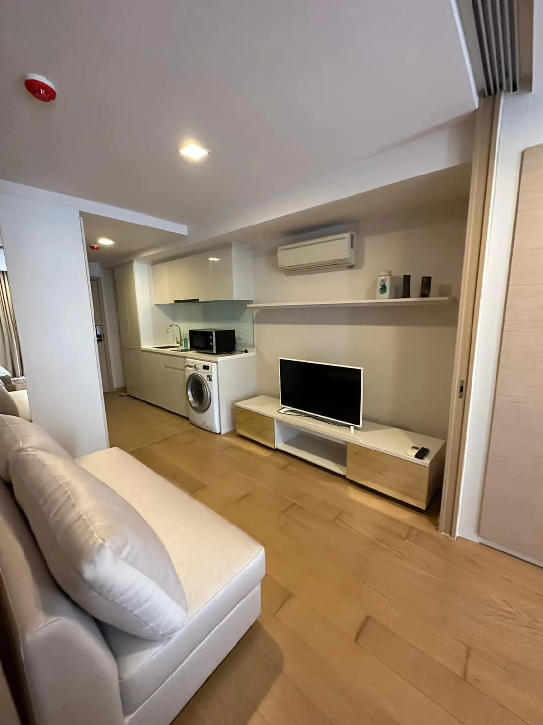 LIV@49 — photo 2