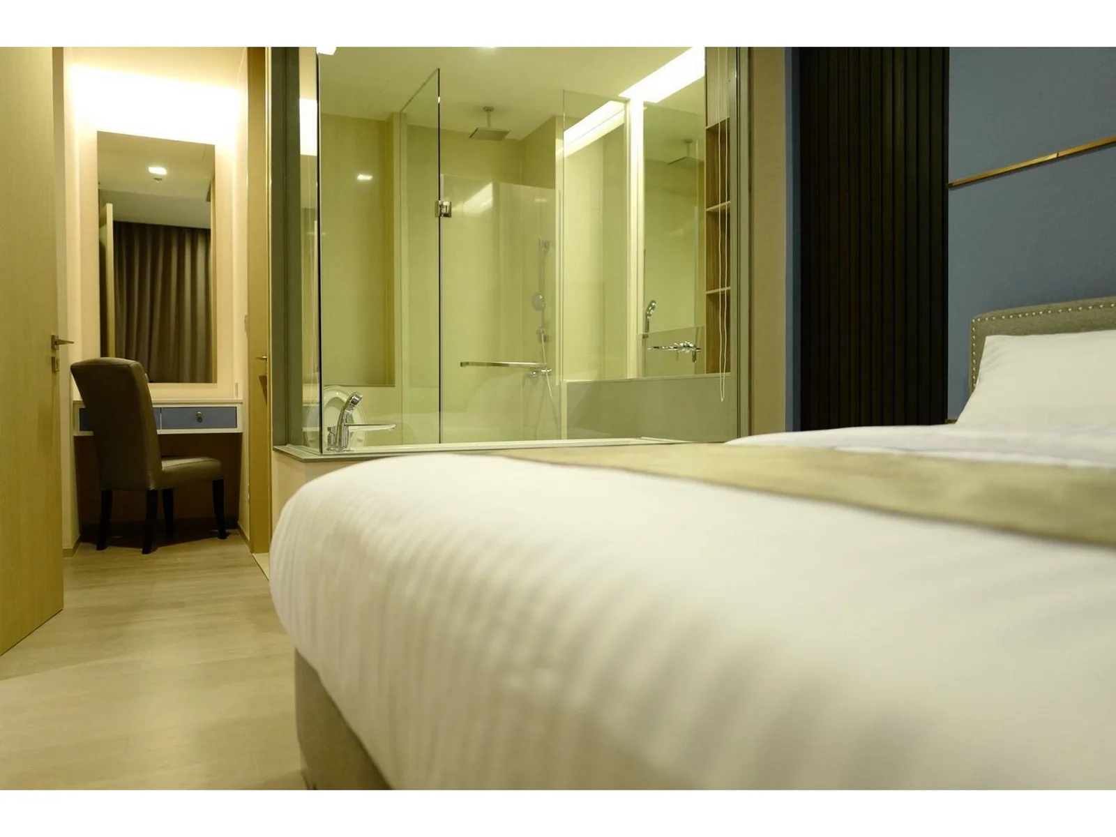 The Esse Asoke — photo 12