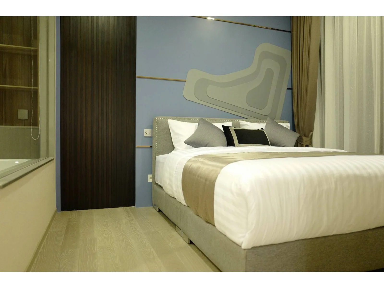 The Esse Asoke — photo 9