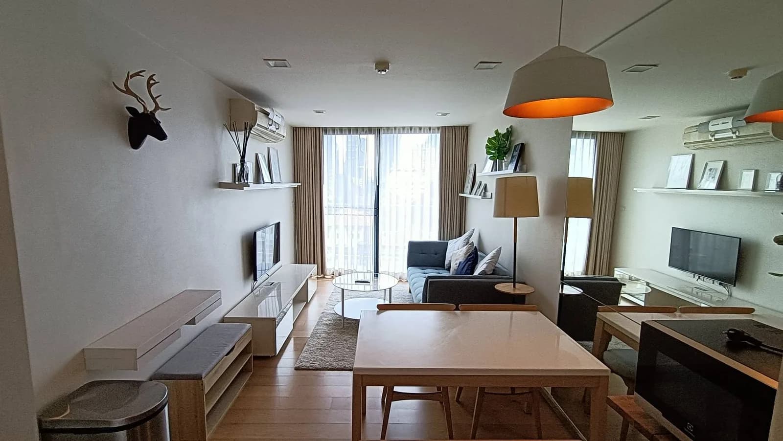 LIV@49 — photo 3