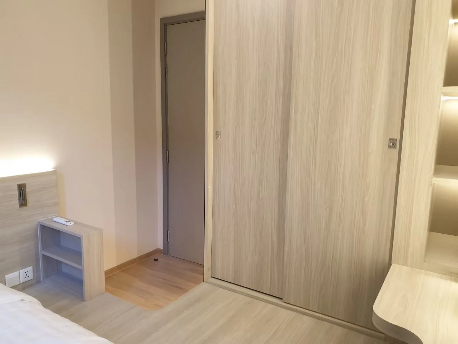 Taka Haus Ekamai 12 — photo 5